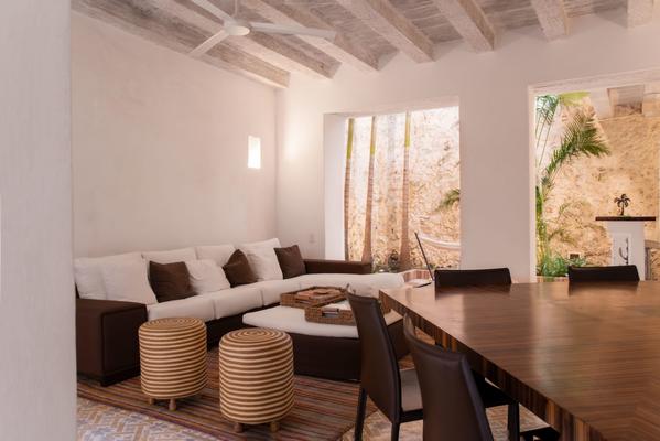 Colonial 3BR House w/ pool in Plaza Bolivar