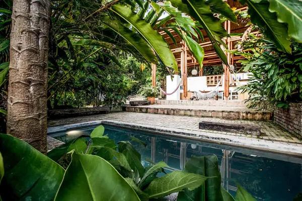 Resplendent House w/ Modern Deco