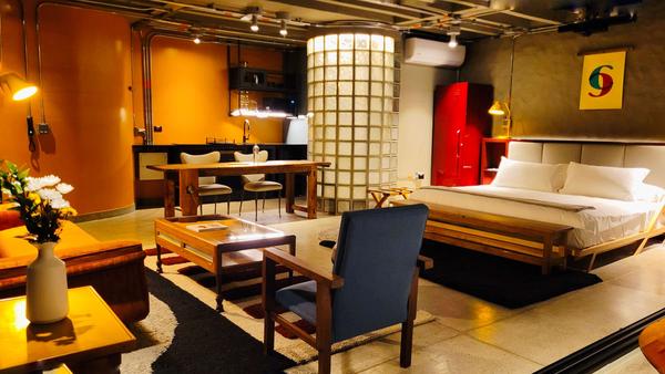 6BR Designer Retreat with Jacuzzi near Provenza