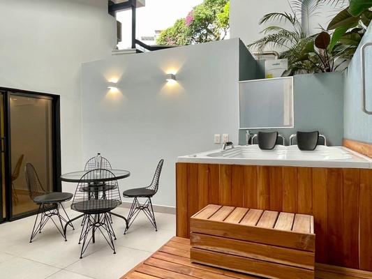 Awesome 2BR w/ 2 Jacuzzis  in El Poblado