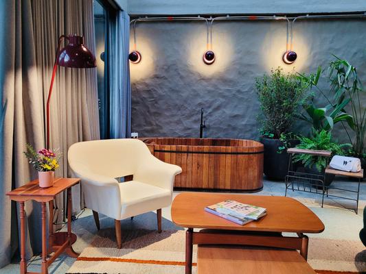 6BR Designer Retreat with Jacuzzi near Provenza