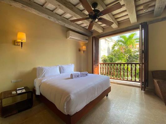 Amazing 4BR Colonial Villa w/ AC in Cartagena