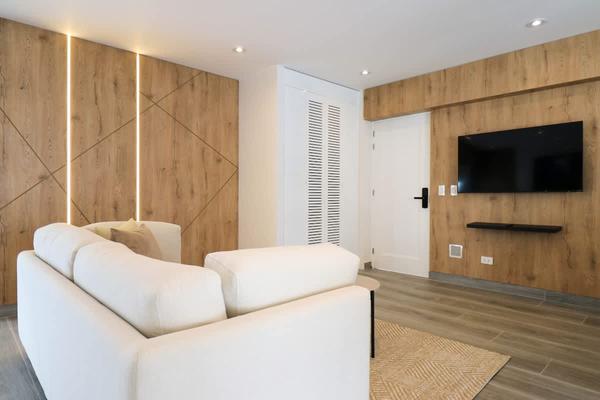 Grandiose Duplex w/ Modern Deco in Miraflores