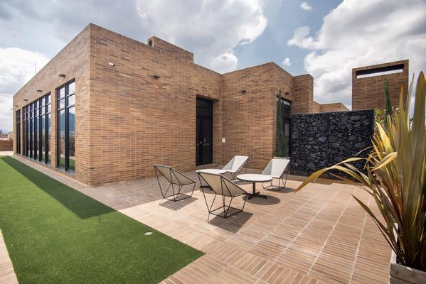 Modern 1BR in Luxury Building in Chico