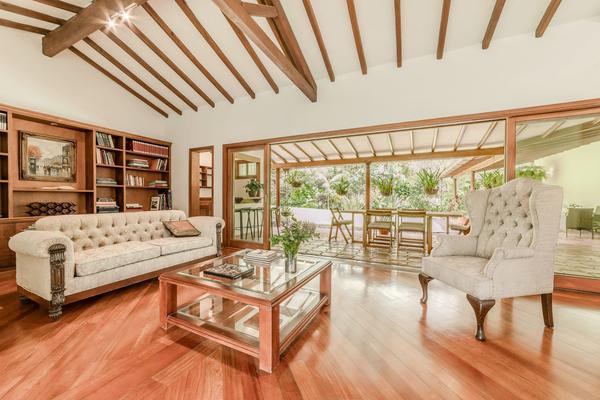Incredible 4BR House w/ Jacuzzi in El Poblado