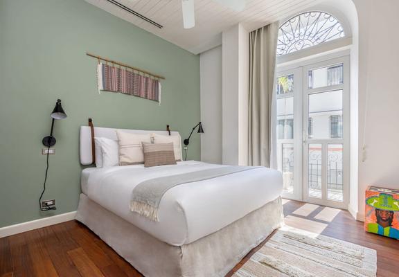 Stunning 2BR with Balcony in Casco Viejo