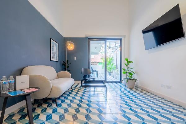 Outstanding 1BR in Santa Ana