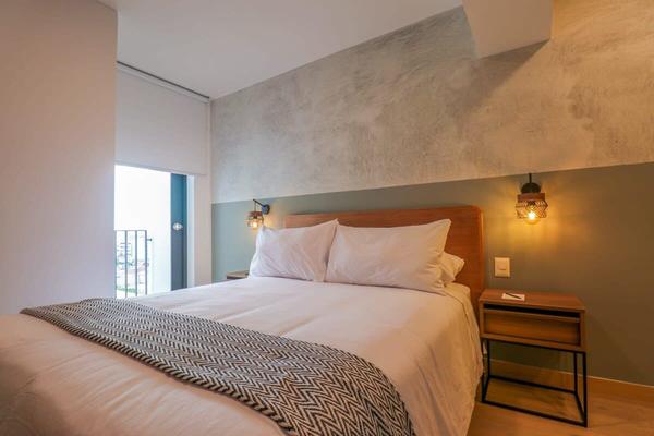 Spectacular 2BR with Balcony in Miraflores