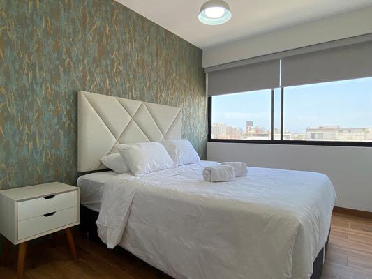 Incredible 3BR with balcony in Miraflores