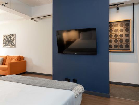 Enchanting  Loft w/ Splendid Balcony in Vibrant Laureles