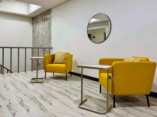 Glorious Loft w/ Elegant Balcony in Cali