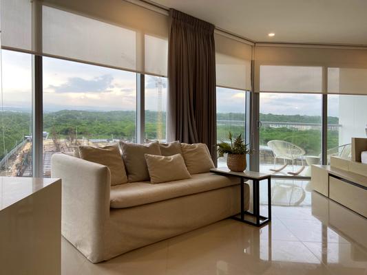 Luxury 1BR w/ Stunning Views, AC & Balcony  in CTG