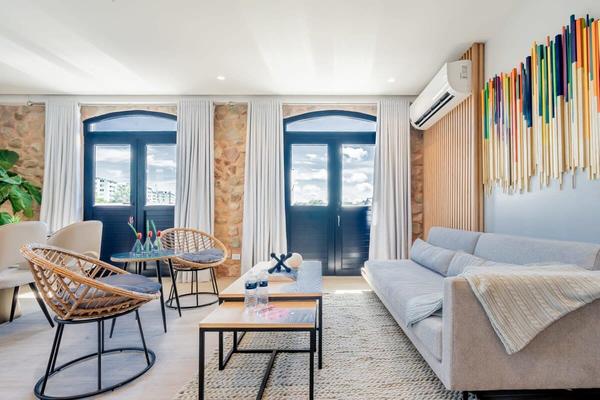 Clear 1BR w/ Terrace in Casco Viejo