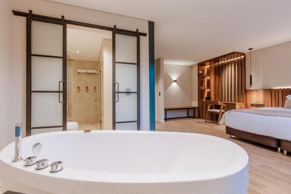 Dashing Lotf W/ Mountain View in Medellin