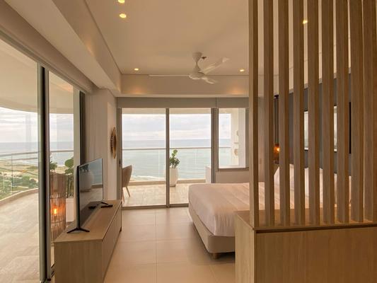 Majestic Loft w/ Ocean View in Crespo