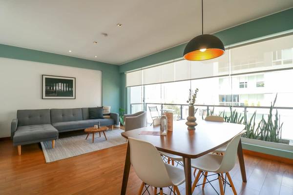 Lovely 2BR with Balcony in Miraflores