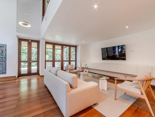 Stunning 5BR home with Jacuzzi in El Poblado