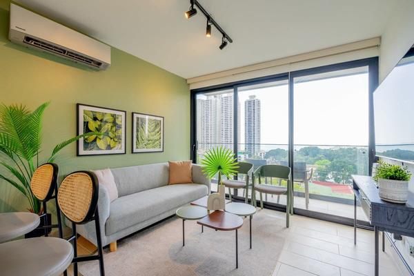 Illustrious 1BR Apartment w/ Stunning Balcony View