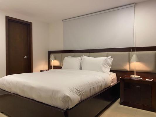 Majestic 2BR w/ AC in Bocagrande