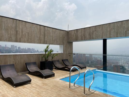 Luxury 1BR w/ Breathtaking Pool in Energy Building