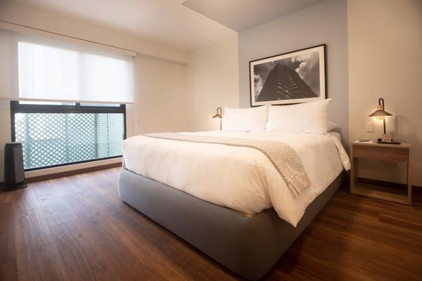Spotless 2BR with Balcony in Miraflores