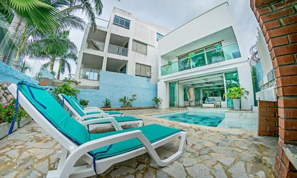 Cozy 4BR Home w/ Exclusive Pool n AC in CTG