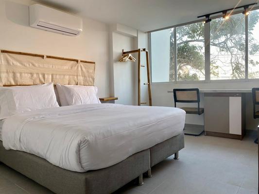 Chic 2BR w/ Balcony  n AC in Bocagrande